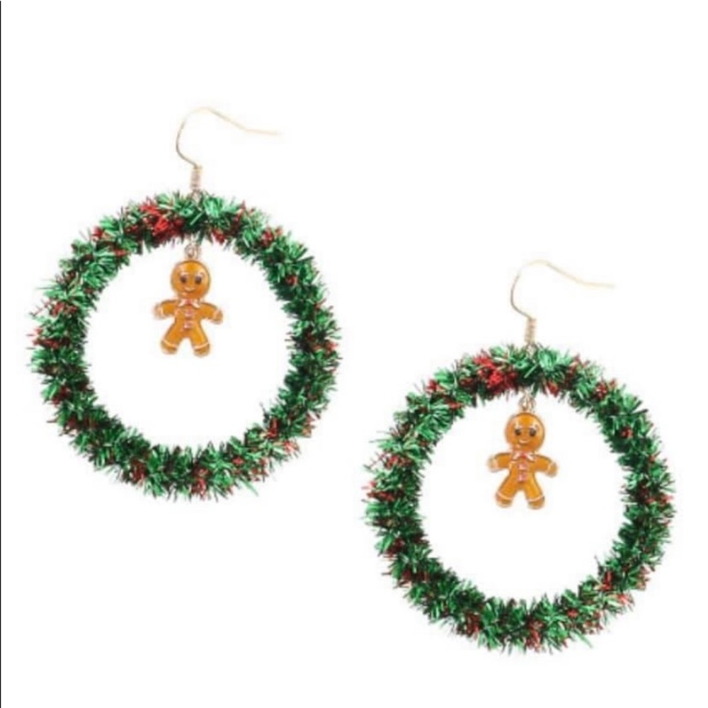 Christmas wreath with dangle gingerbread man earrings